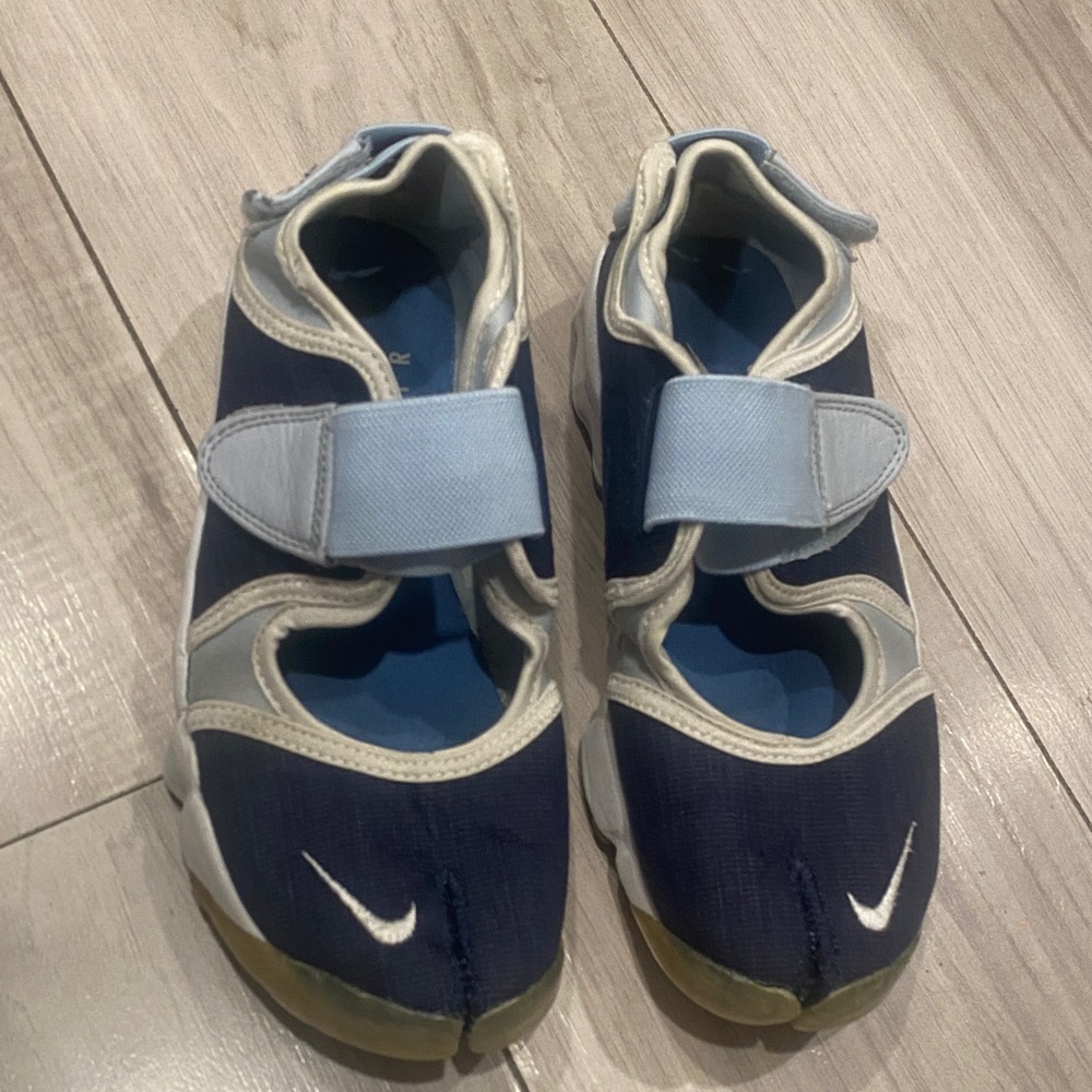 NIKE AIR RIFT